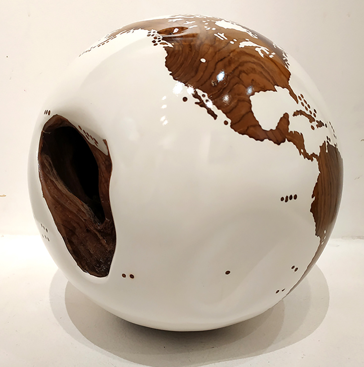 Bruno Helgen Globe in teak roots and white resin